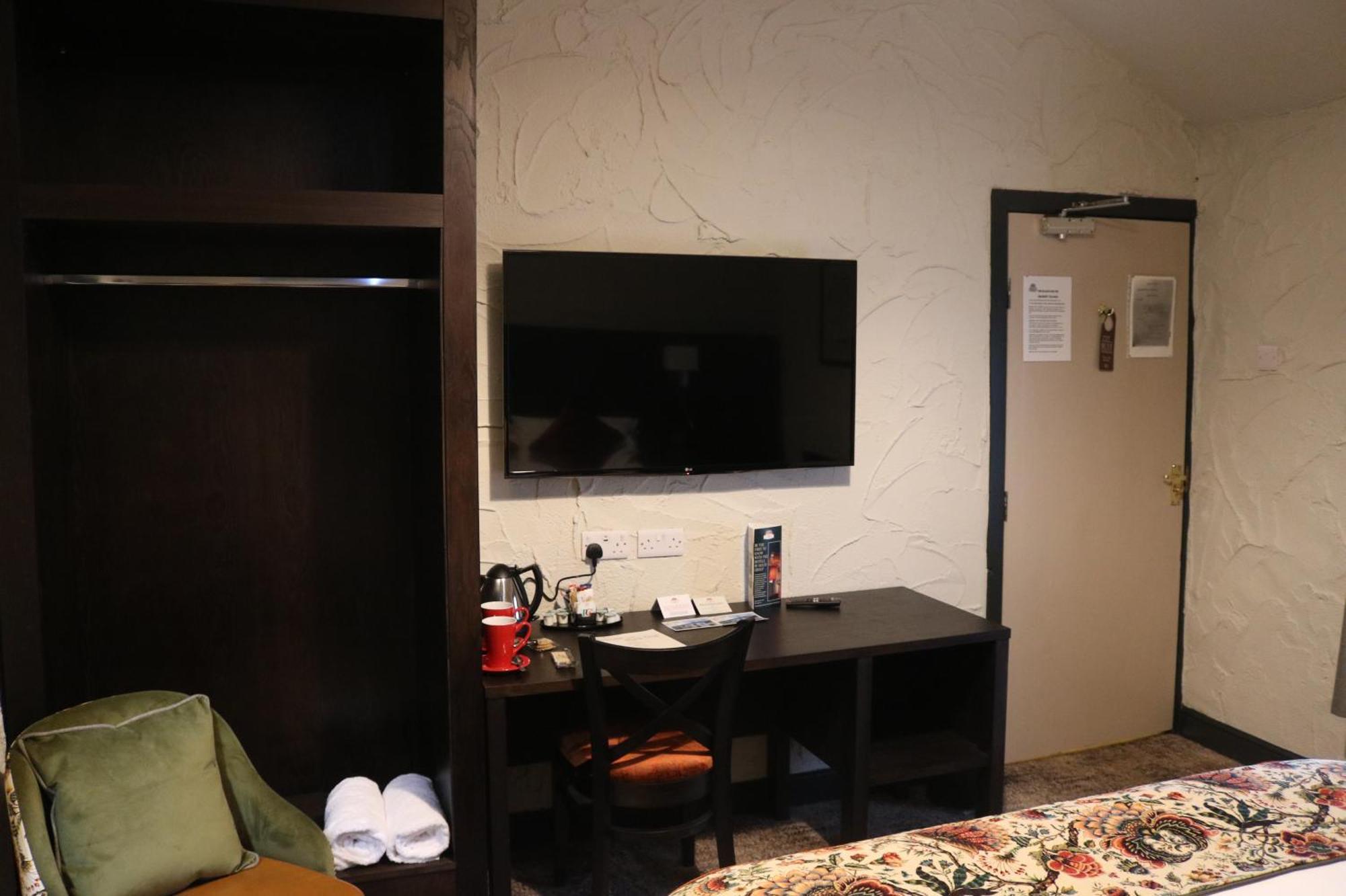 Black Dog Inn Болтън Екстериор снимка