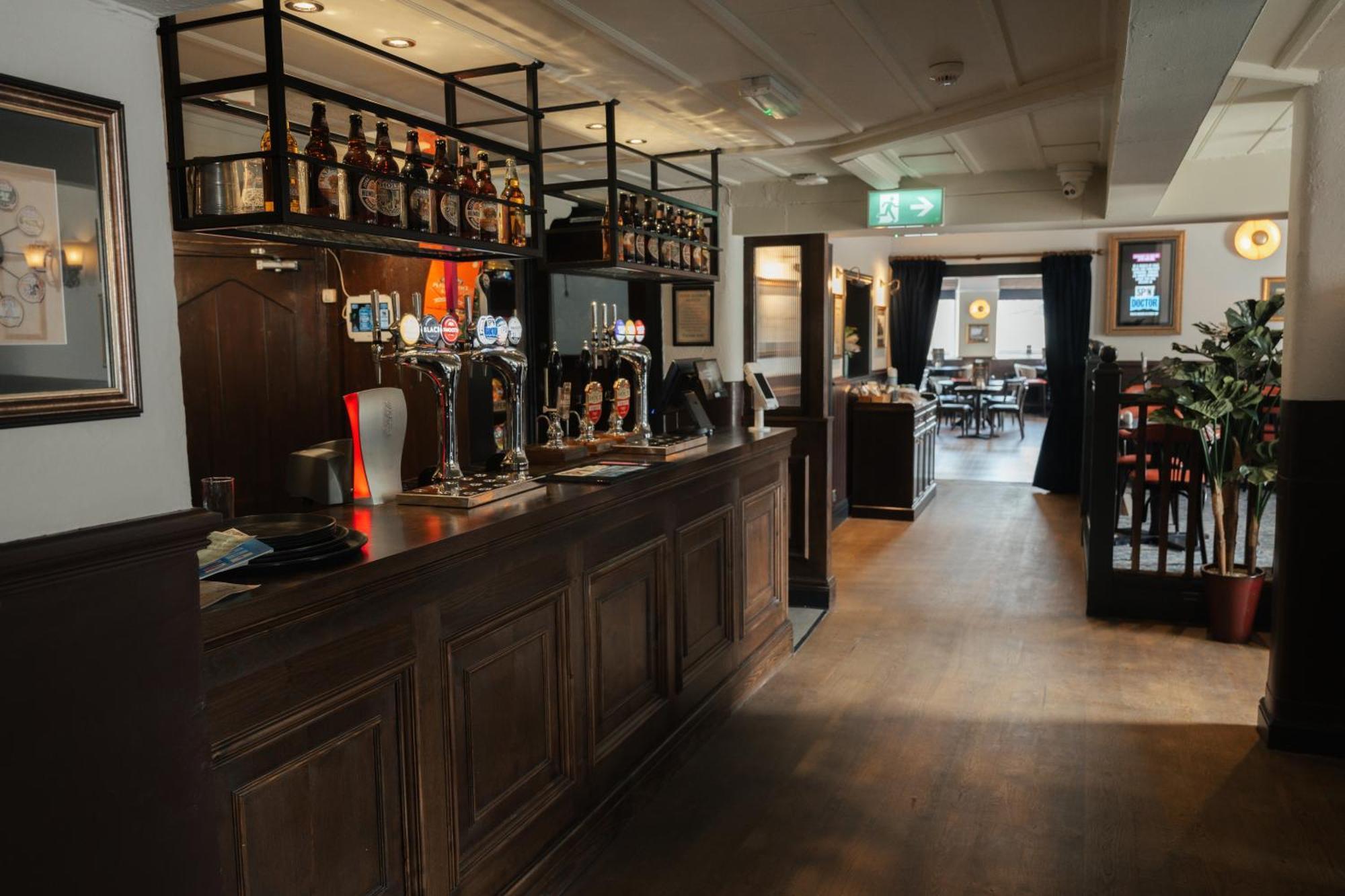 Black Dog Inn Болтън Екстериор снимка